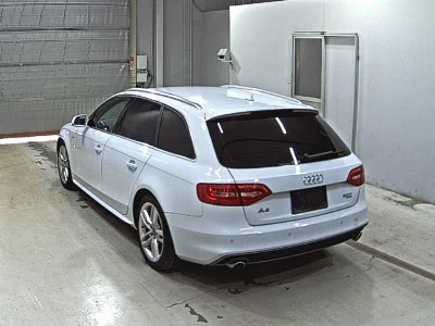 AUDI A4 AVANTE