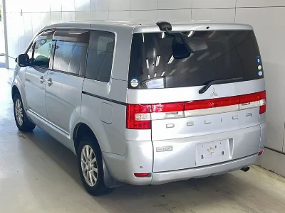 MITSUBISHI DELICA D5