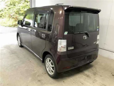 TOYOTA PIXIS SPACE