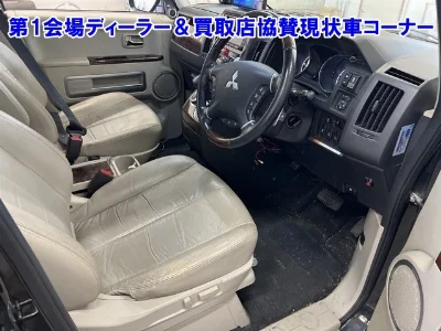 MITSUBISHI DELICA D5