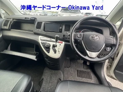 TOYOTA ISIS