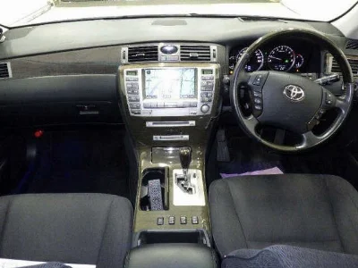 TOYOTA CROWN MAJESTA