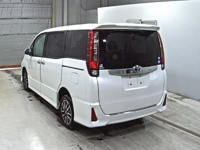 TOYOTA NOAH