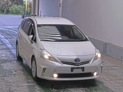 TOYOTA PRIUS ALPHA