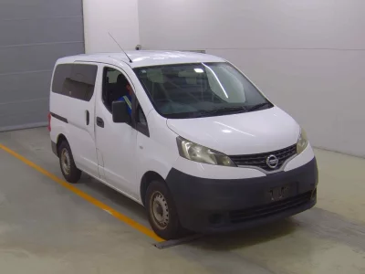 NISSAN NV200