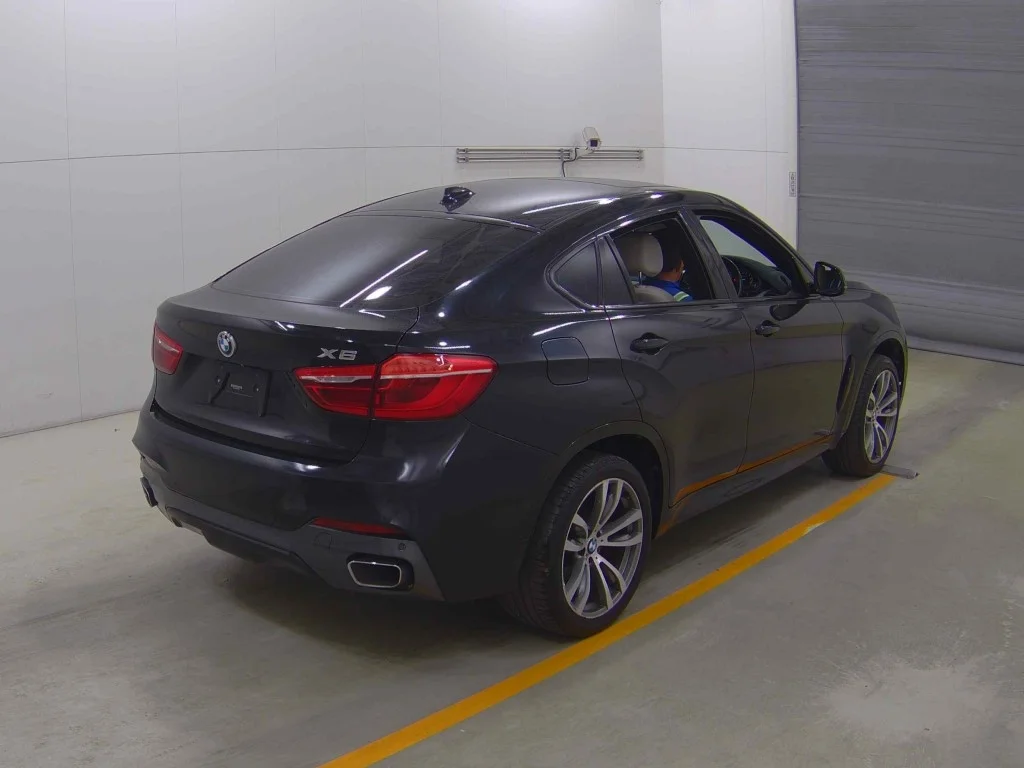 BMW X6  с аукциона в Японии