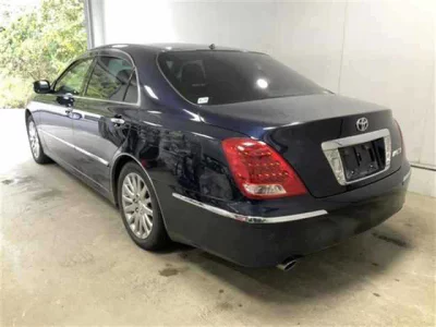 TOYOTA CROWN MAJESTA