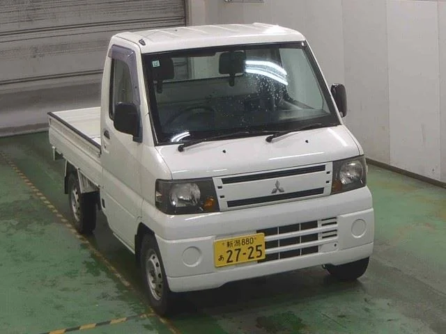 Mitsubishi Minicab 2010