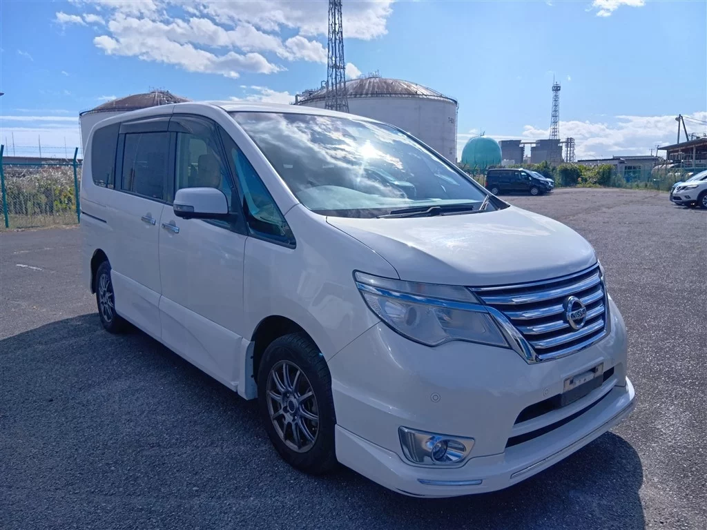 Nissan Serena 2015