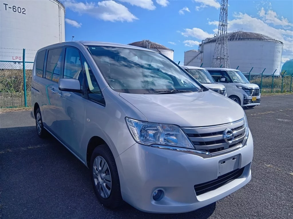 Nissan Serena 2013