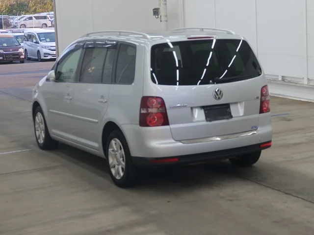 Volkswagen Touran  с аукциона в Японии