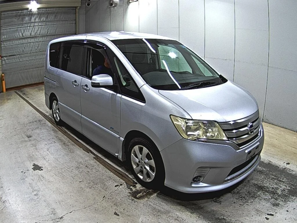 Nissan Serena 2013