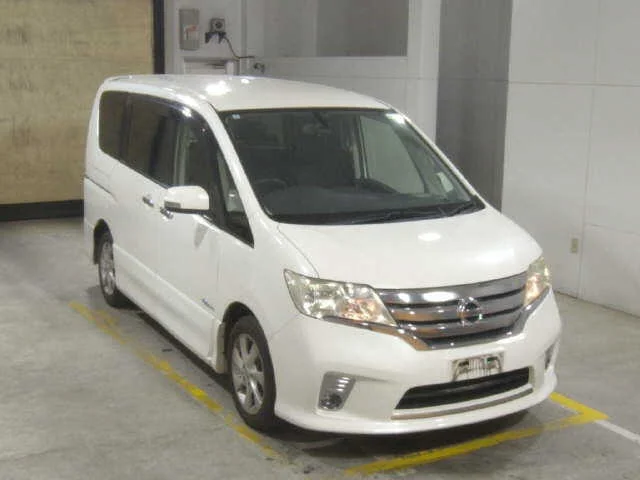 Nissan Serena 2013