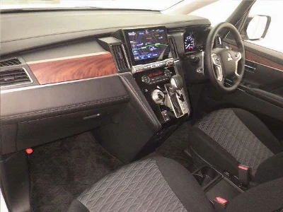 MITSUBISHI DELICA D5