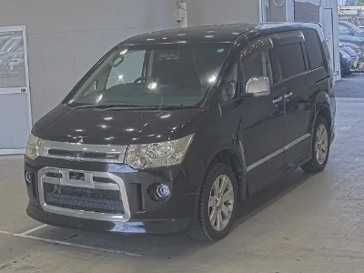 MITSUBISHI DELICA D5