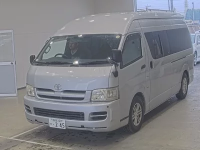 TOYOTA HIACE