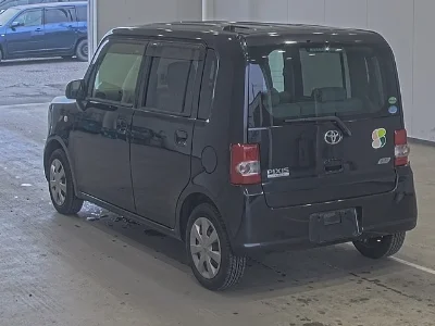 TOYOTA PIXIS SPACE