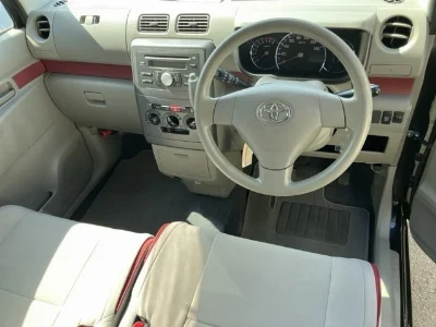 TOYOTA PIXIS SPACE