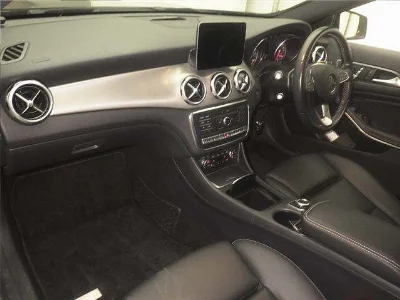 MERCEDES BENZ GLA