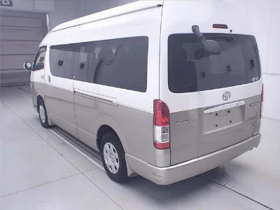 TOYOTA HIACE