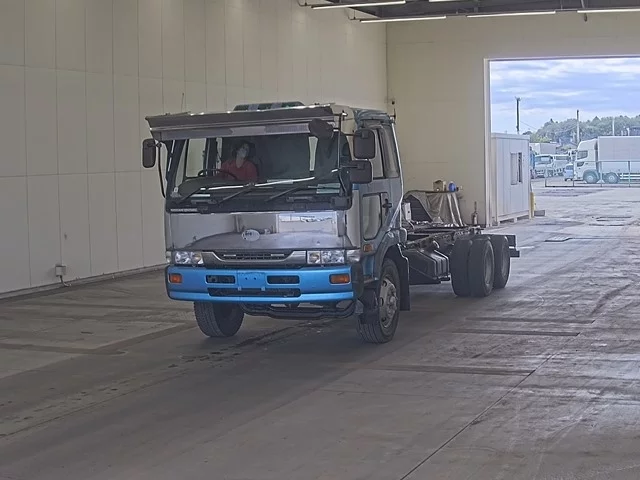 Nissan UD  с аукциона в Японии