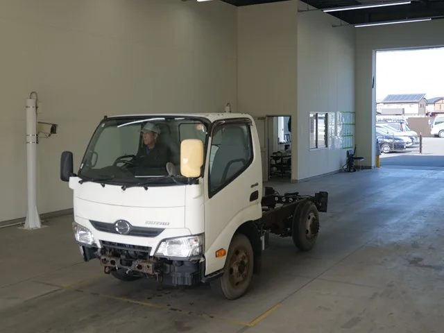 Hino Dutro 2017