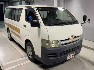 TOYOTA HIACE VAN