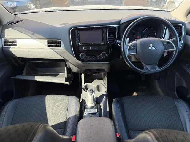MITSUBISHI OUTLANDER PHEV