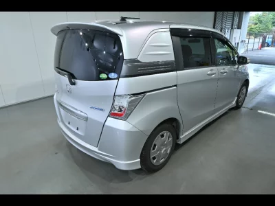 HONDA FREED SPIKE