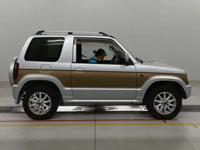 MITSUBISHI PAJERO MINI
