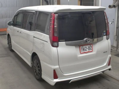 TOYOTA NOAH