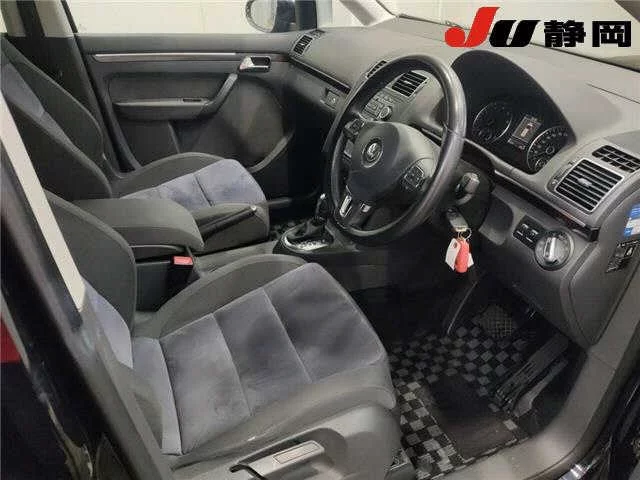 Volkswagen Touran  с аукциона в Японии