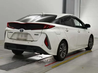 TOYOTA PRIUS PHV