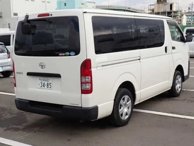 TOYOTA HIACE VAN