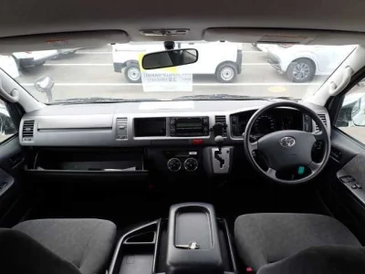 TOYOTA HIACE