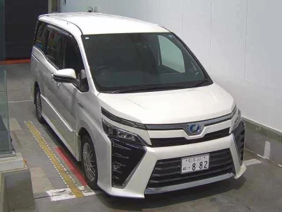 TOYOTA VOXY
