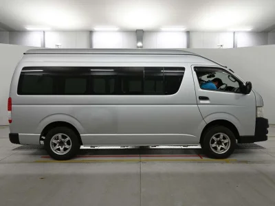 TOYOTA REGIUS VAN