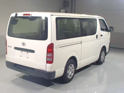 TOYOTA HIACE VAN