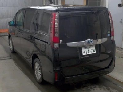 TOYOTA NOAH