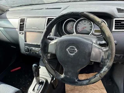 NISSAN TIIDA