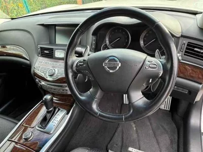 NISSAN FUGA 3