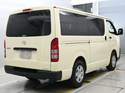 TOYOTA HIACE VAN