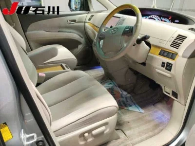 TOYOTA ESTIMA 3