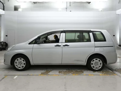 TOYOTA ISIS 4