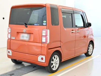Toyota Pixis Mega