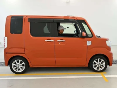Toyota Pixis Mega