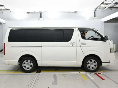 TOYOTA HIACE VAN
