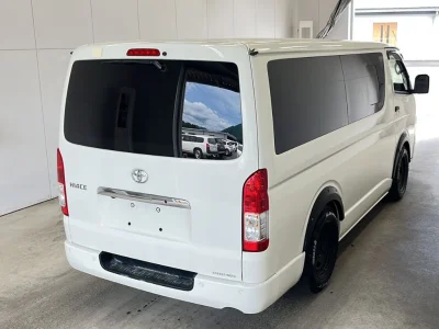 TOYOTA HIACE VAN
