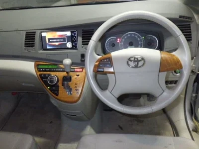 TOYOTA ISIS 3
