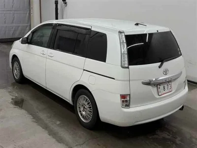 TOYOTA ISIS 2